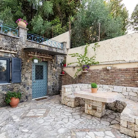 Harmony Garden Suite Near Corfu Town شقة